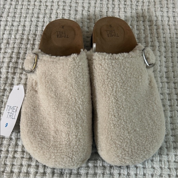 Time and Tru Shoes - Time and Tru Beige Fleece Slippers